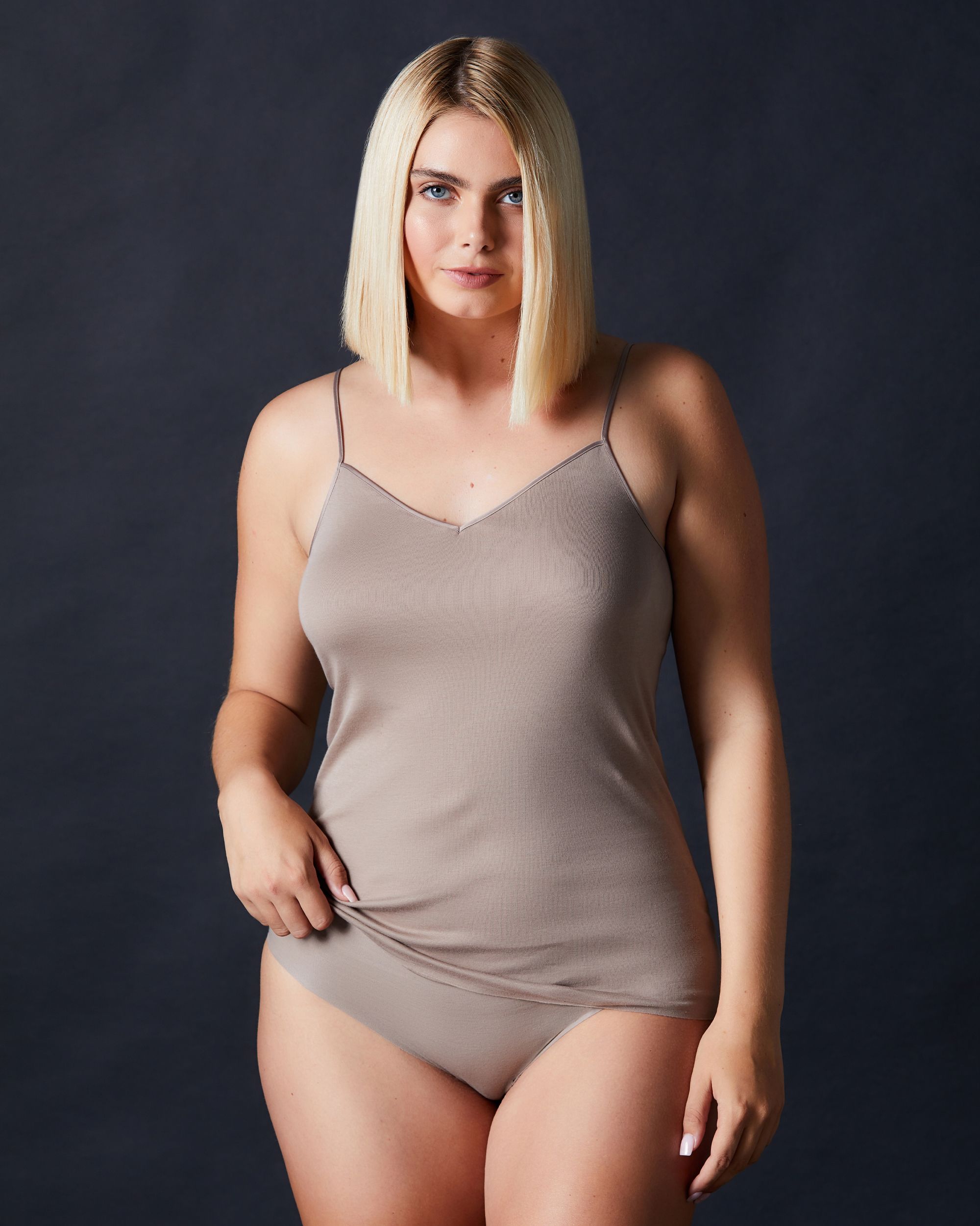 https://s7d2.scene7.com/is/image/Journelle/161078-2853-c?wid=2500&fit=constrain