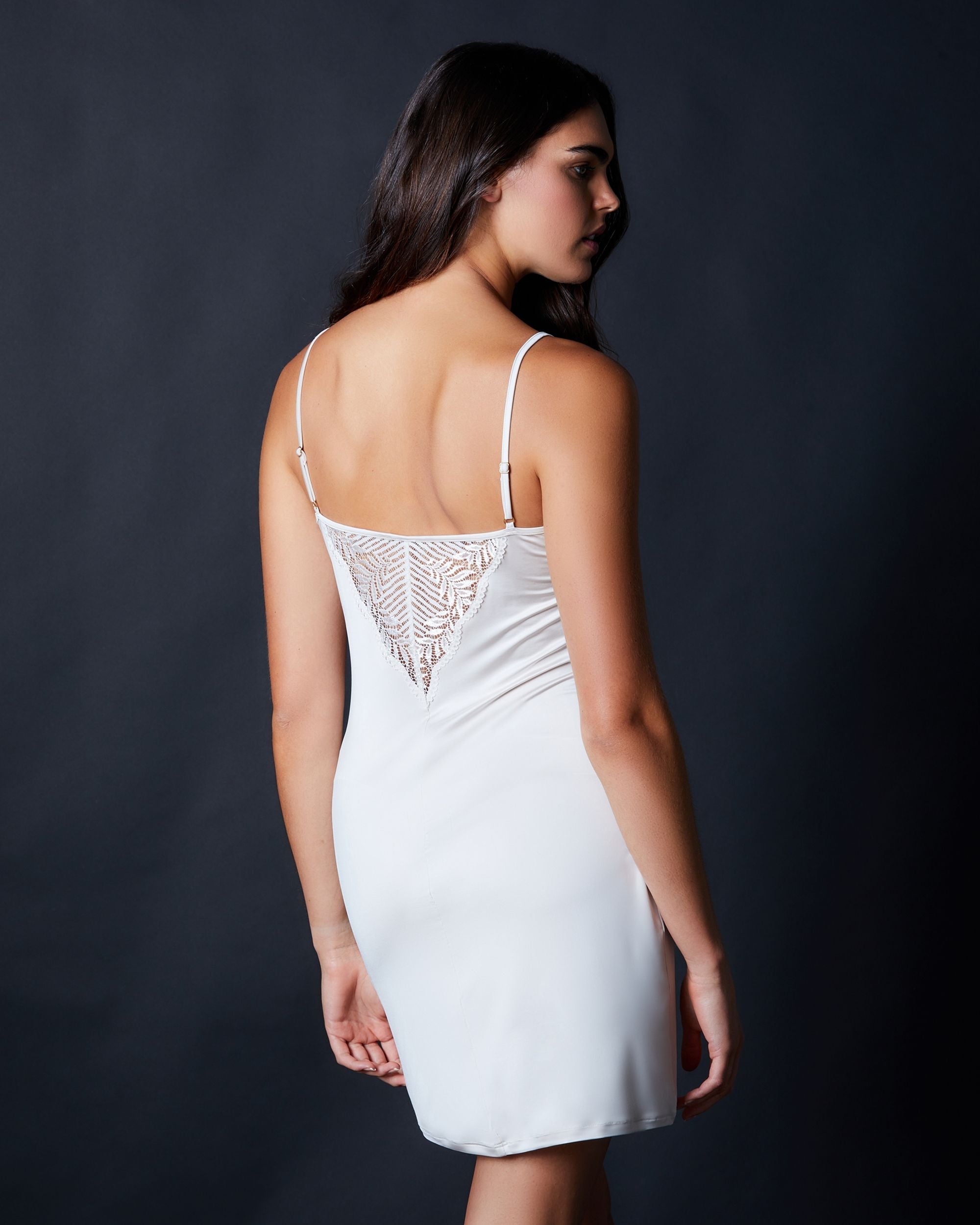 https://s7d2.scene7.com/is/image/Journelle/161128-3817-b?wid=2500&fit=constrain