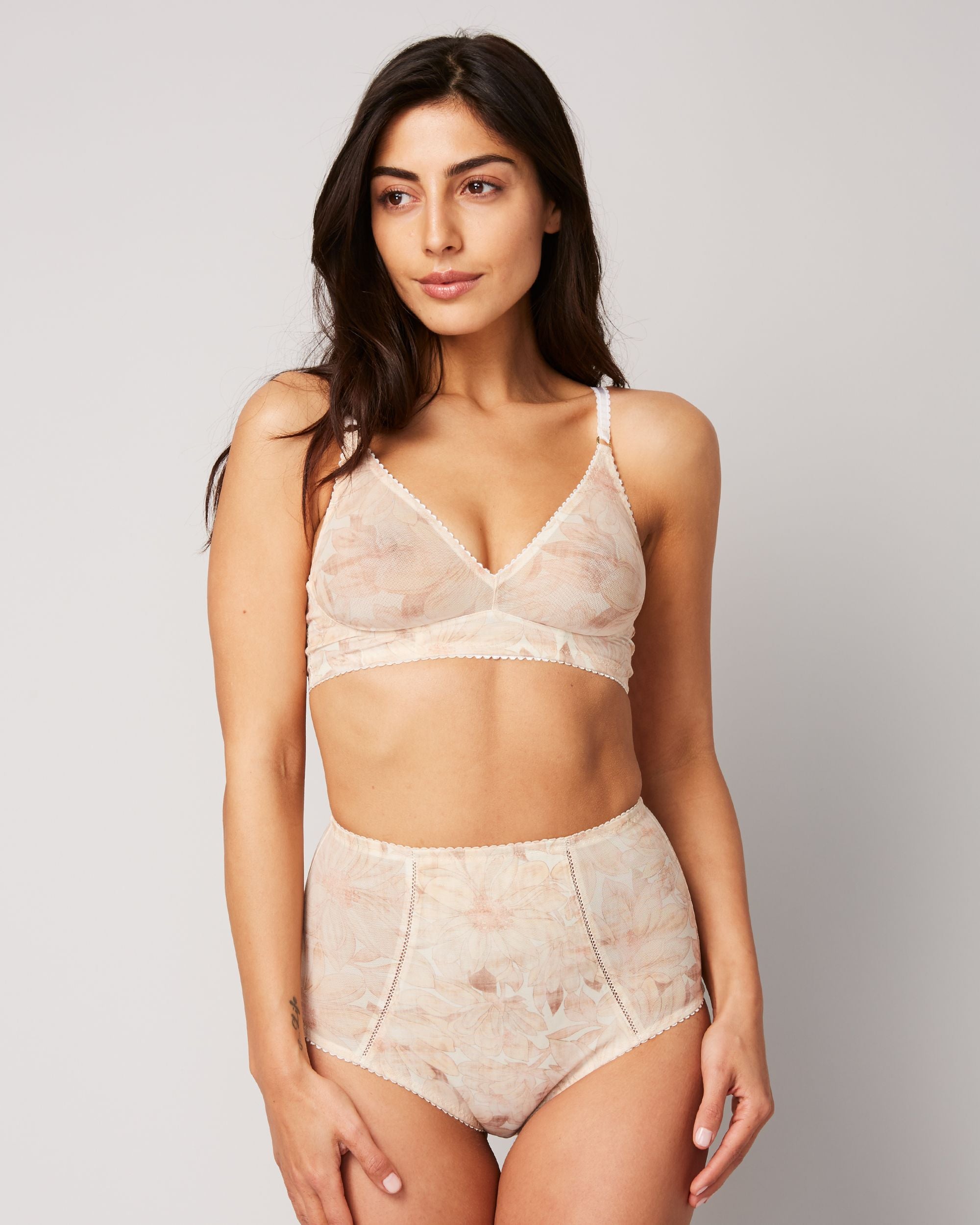 https://s7d2.scene7.com/is/image/Journelle/142147-1003-a?wid=2500&fit=constrain
