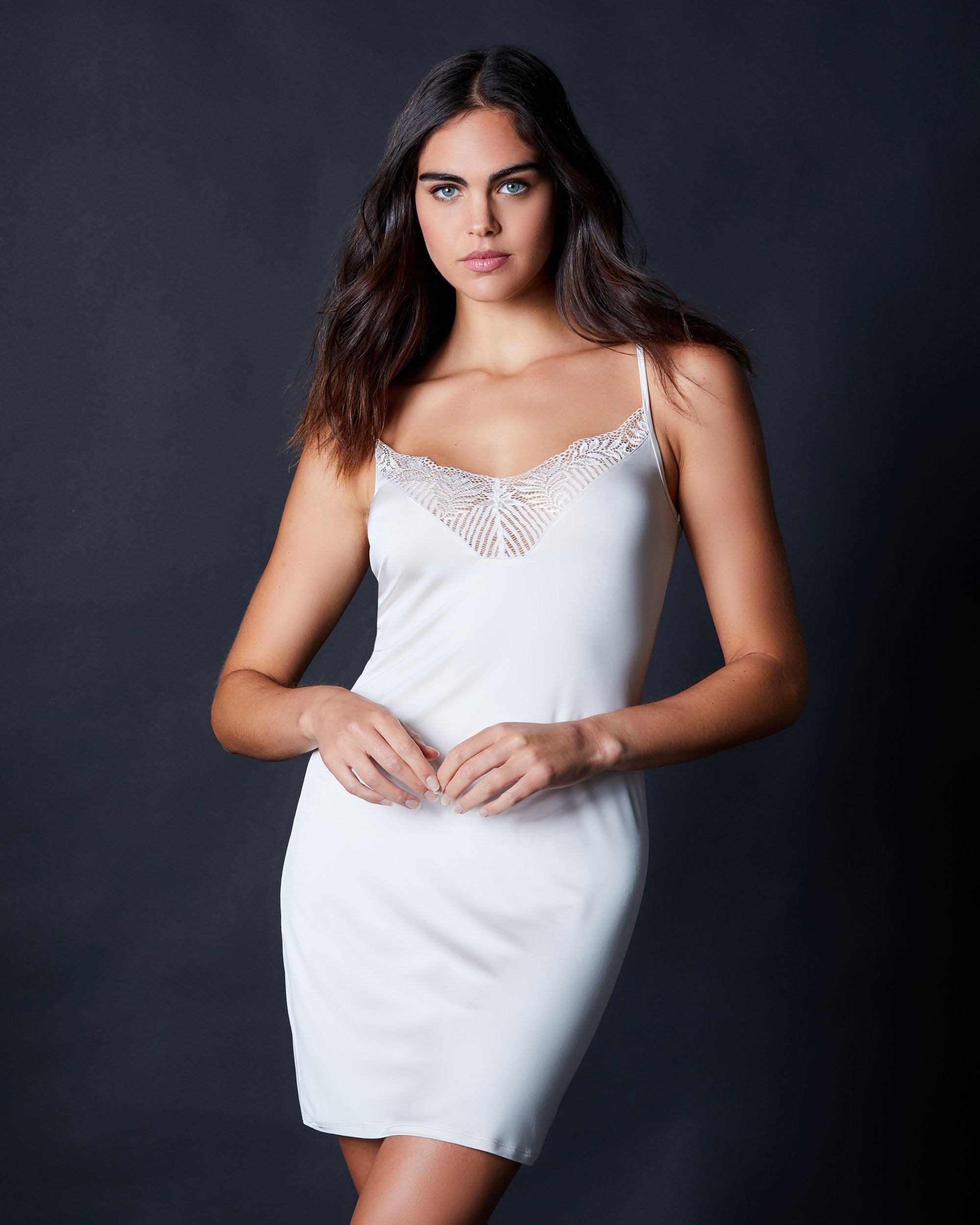 https://s7d2.scene7.com/is/image/Journelle/161128-3817-a?wid=2500&fit=constrain
